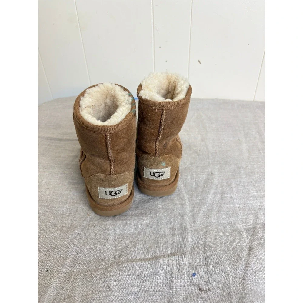 UGG Classic Short Boots Kids Size 11 Chestnut Suede Sheepskin 1017703T